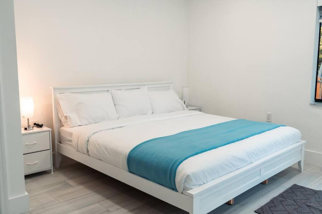Luxury Retreat 3B ,2Ba Pool , Coral Gables Center Villa Miami Eksteriør bilde