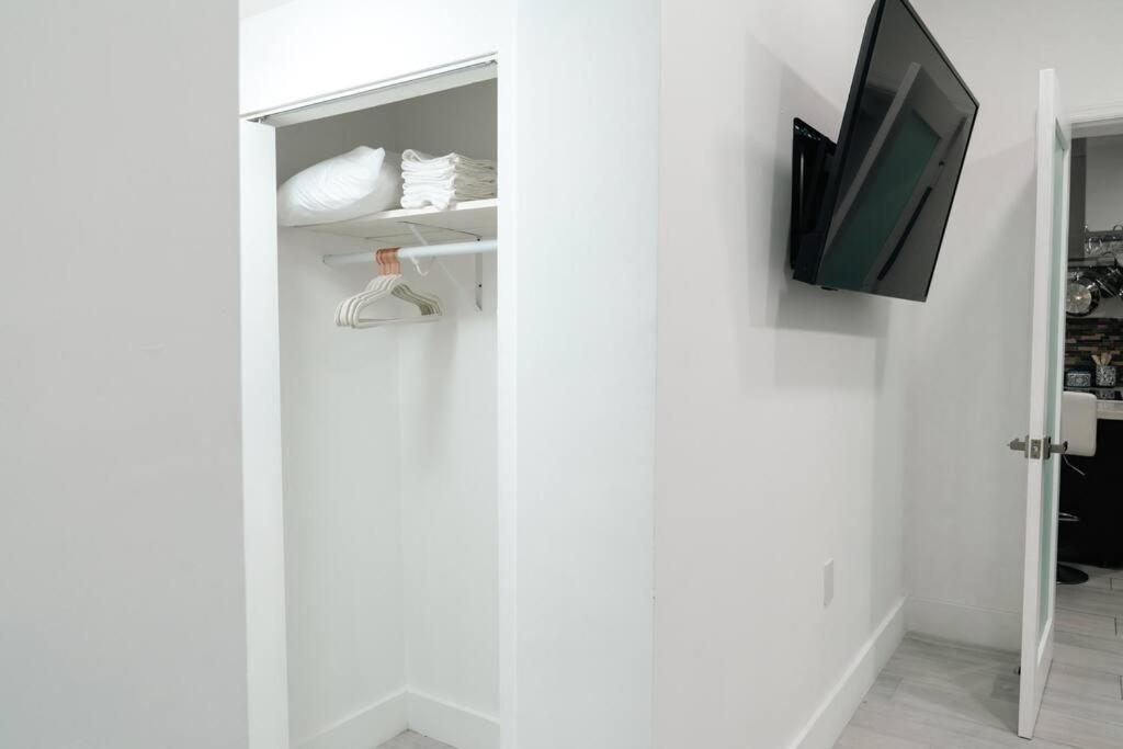 Luxury Retreat 3B ,2Ba Pool , Coral Gables Center Villa Miami Eksteriør bilde
