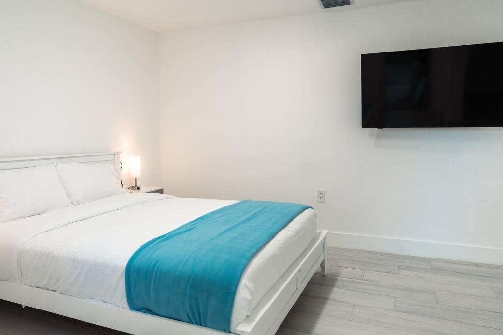 Luxury Retreat 3B ,2Ba Pool , Coral Gables Center Villa Miami Eksteriør bilde
