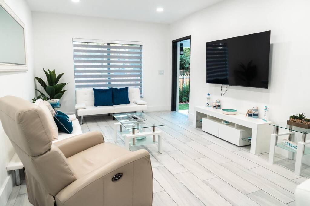 Luxury Retreat 3B ,2Ba Pool , Coral Gables Center Villa Miami Eksteriør bilde