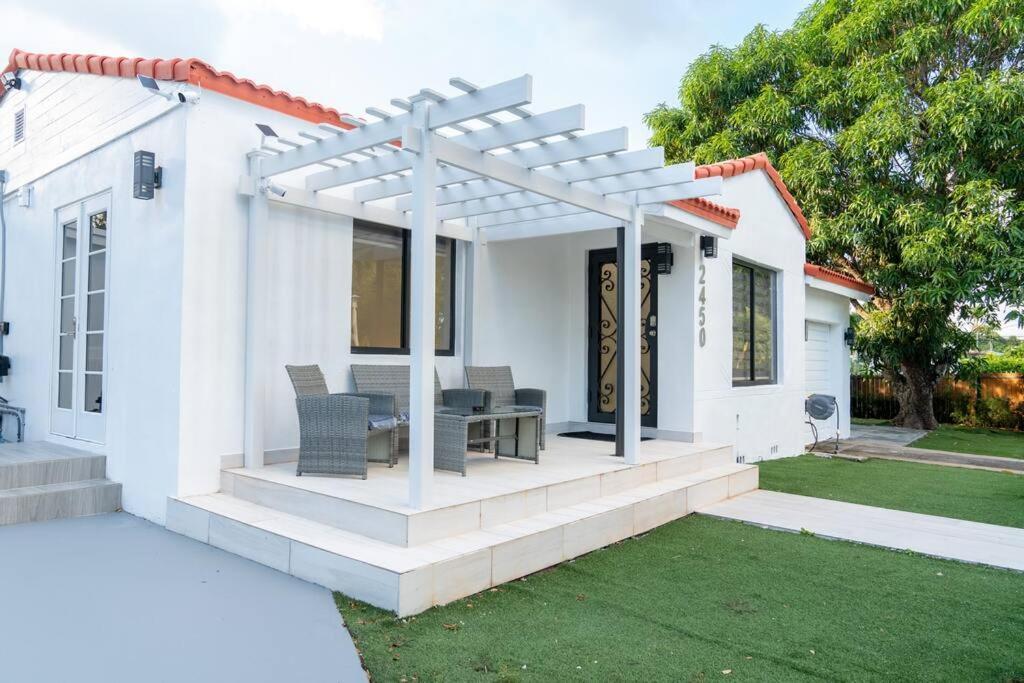 Luxury Retreat 3B ,2Ba Pool , Coral Gables Center Villa Miami Eksteriør bilde
